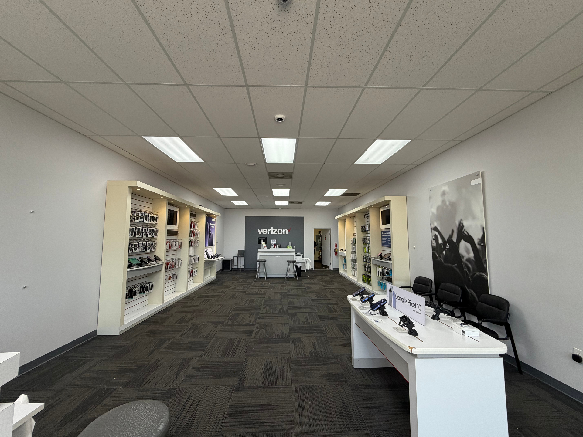 Verizon Store — Interior Lighting & Fit-Out