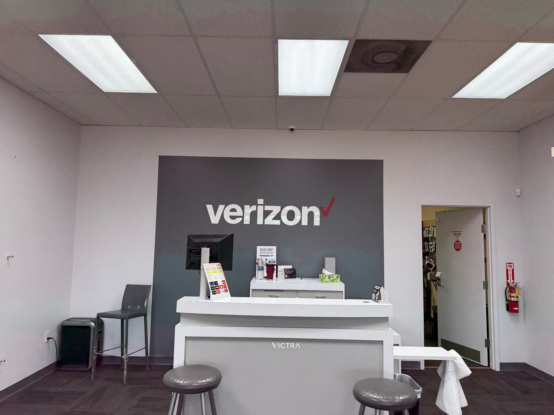 Verizon Store — Service Counter Power