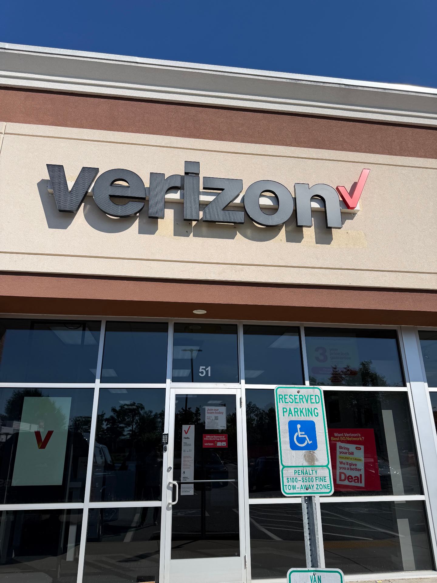 Verizon Store — Storefront & Signage