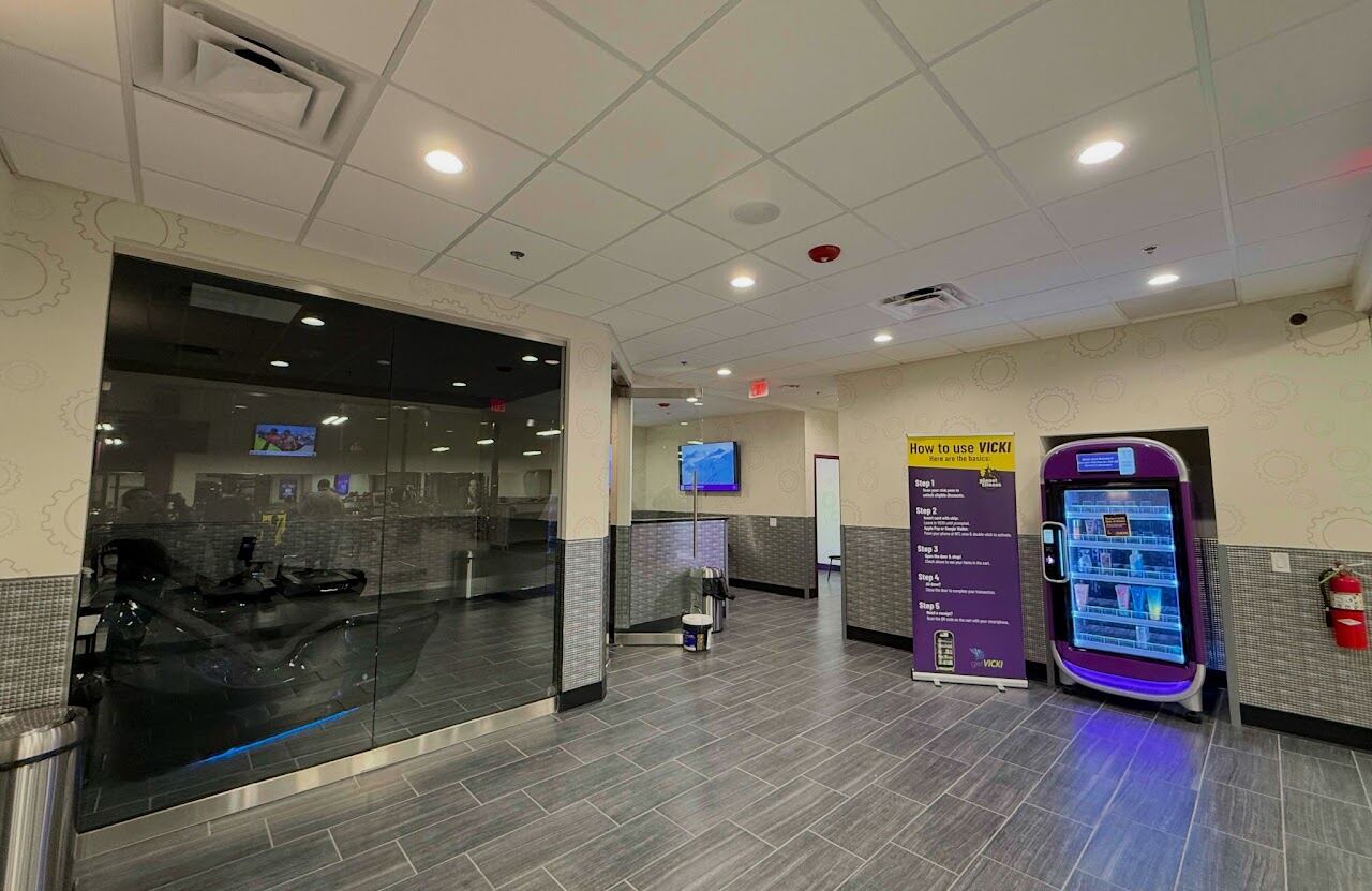 Planet Fitness — Entrance & Lobby